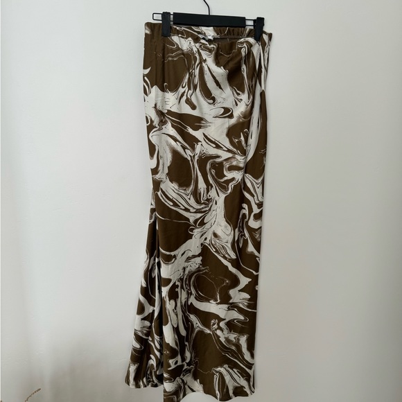 Two piece dress maxi skirt and top. Top is large bottom is medium. - Picture 2 of 6